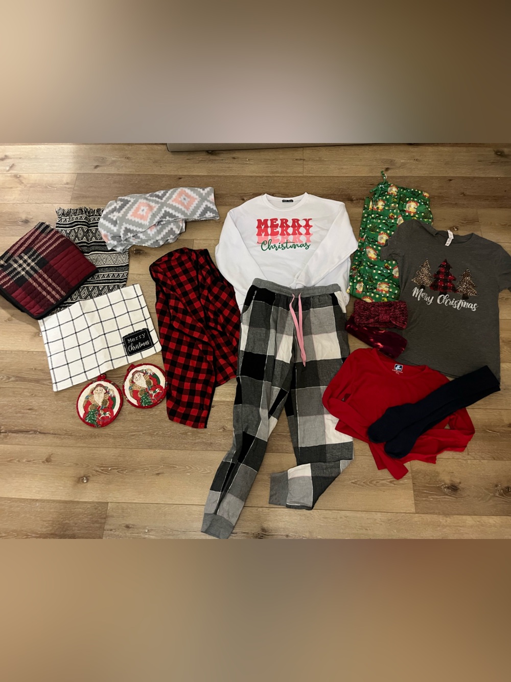 Cozy Christmas winter 16 piece lot